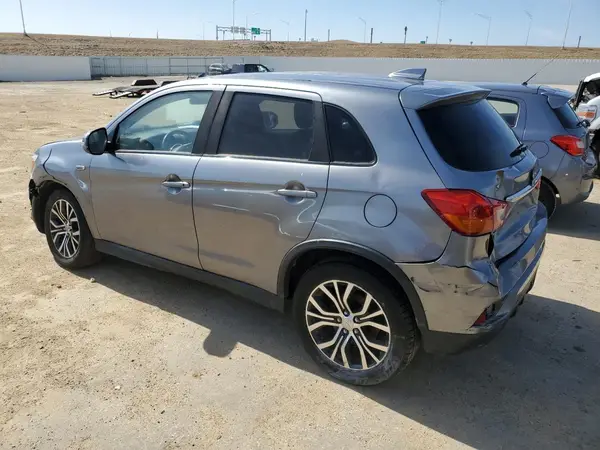 JA4AR3AU2JZ008072 2018 MITSUBISHI OUTLANDER - Image 2