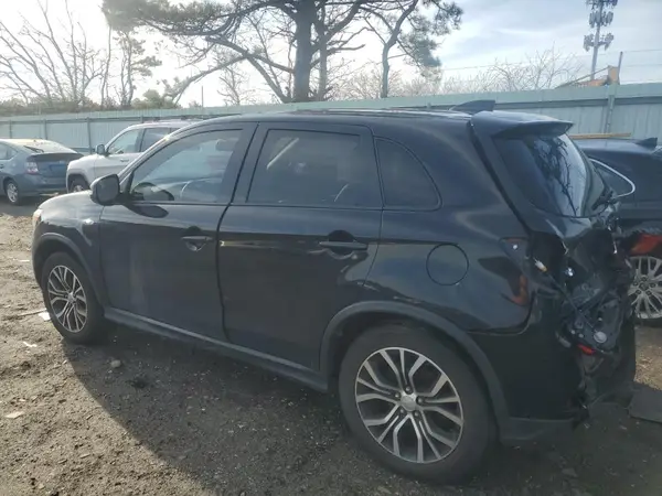 JA4AR3AU2JZ012994 2018 MITSUBISHI OUTLANDER - Image 2