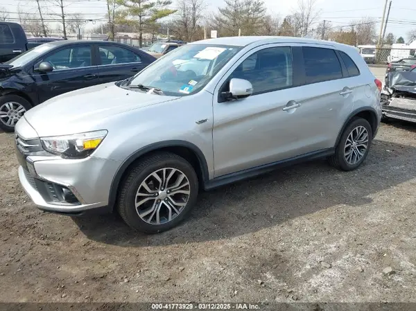 JA4AR3AU2JZ017872 2018 MITSUBISHI OUTLANDER - Image 2