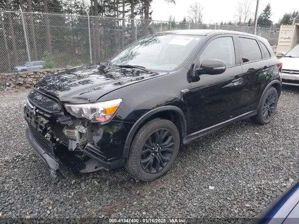 JA4AR3AU2JZ021145 2018 MITSUBISHI OUTLANDER - Image 2