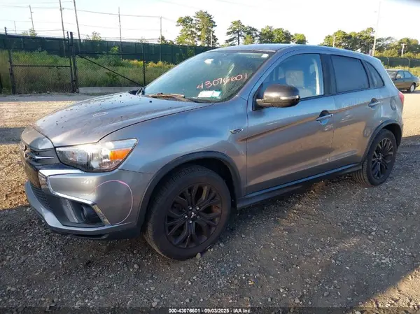 JA4AR3AU2JZ024885 2018 MITSUBISHI OUTLANDER - Image 2