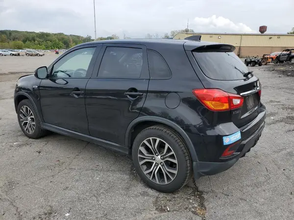 JA4AR3AU2JZ028676 2018 MITSUBISHI OUTLANDER - Image 2