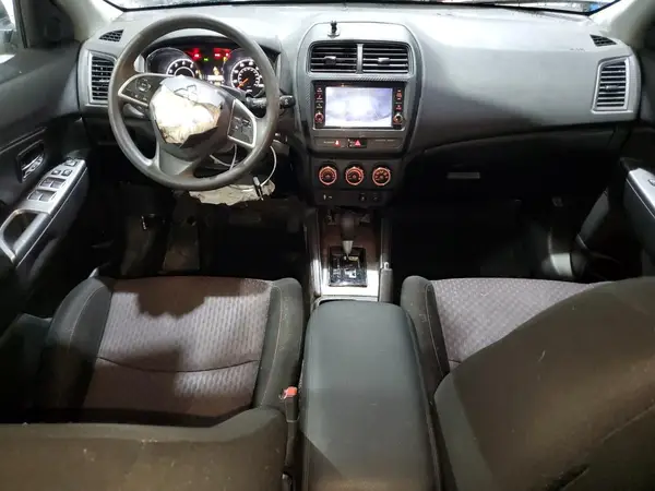JA4AR3AU2JZ029021 2018 MITSUBISHI OUTLANDER - Image 8