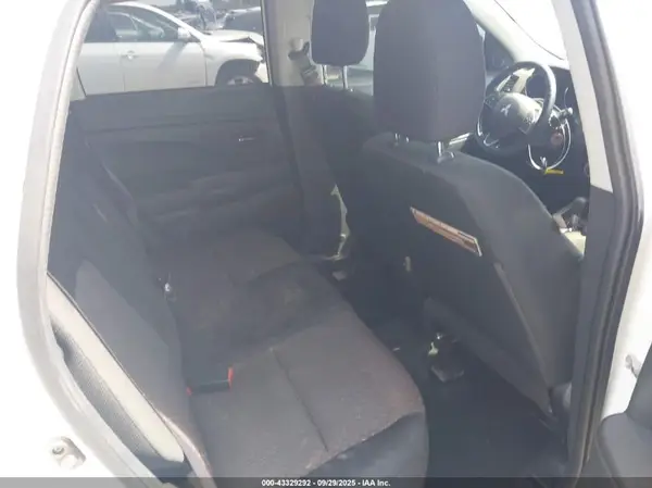 JA4AR3AU2JZ031609 2018 MITSUBISHI OUTLANDER - Image 8