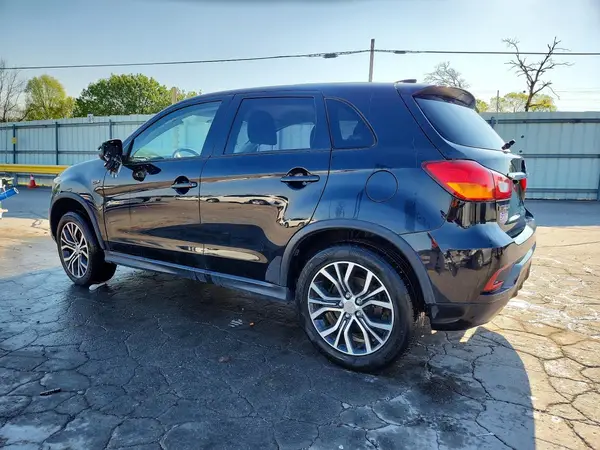 JA4AR3AU2JZ036826 2018 MITSUBISHI OUTLANDER - Image 2