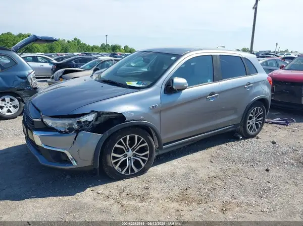JA4AR3AU3HZ000427 2017 MITSUBISHI OUTLANDER - Image 2
