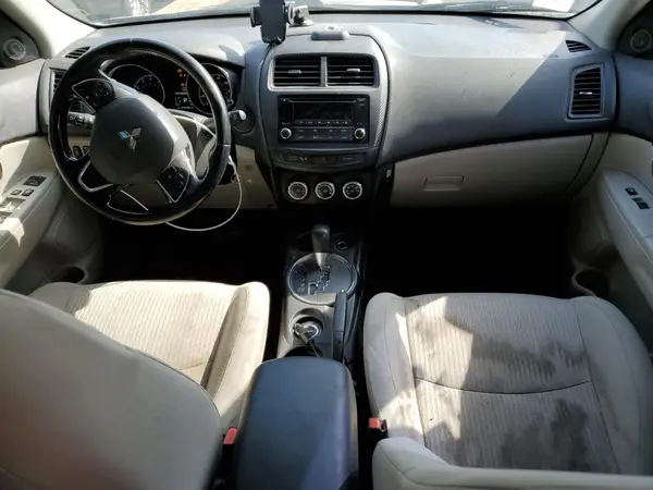 JA4AR3AU3HZ005501 2017 MITSUBISHI OUTLANDER - Image 8