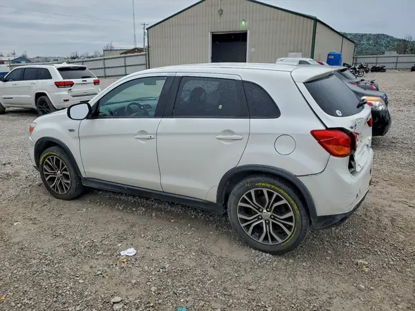 JA4AR3AU3HZ051796 2017 MITSUBISHI OUTLANDER - Image 2