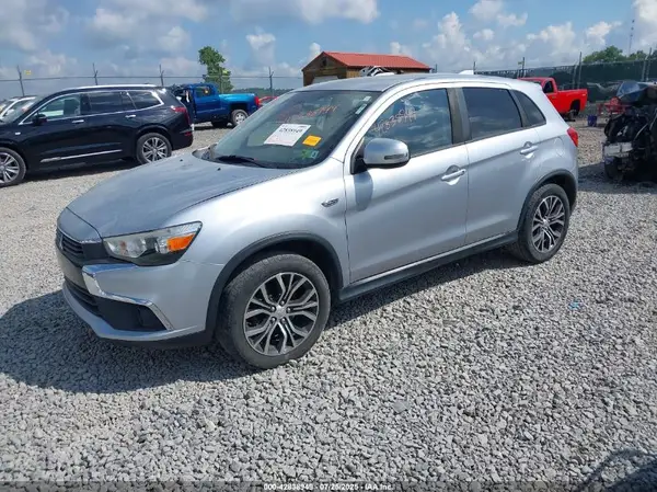 JA4AR3AU3HZ068615 2017 MITSUBISHI OUTLANDER - Image 2