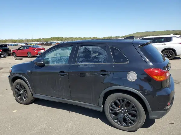 JA4AR3AU3JU003766 2018 MITSUBISHI OUTLANDER - Image 2