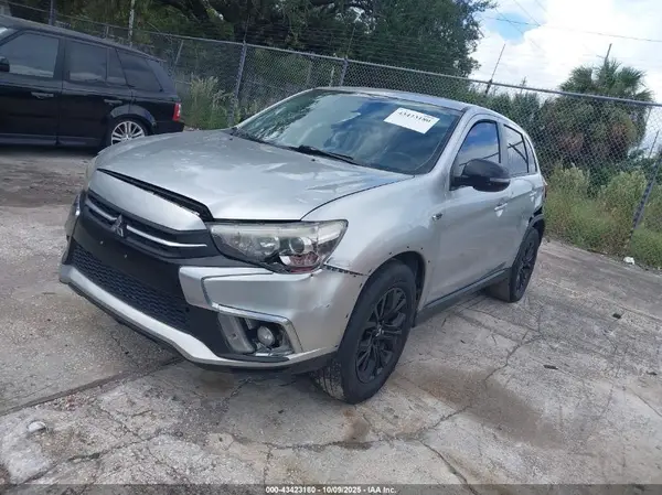 JA4AR3AU3JU005212 2018 MITSUBISHI OUTLANDER - Image 2