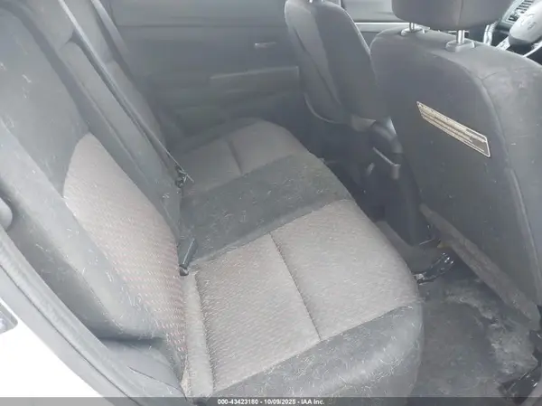 JA4AR3AU3JU005212 2018 MITSUBISHI OUTLANDER - Image 8