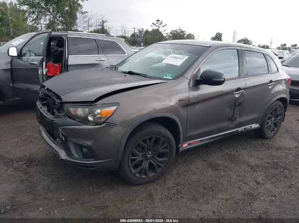 JA4AR3AU3JU006859 2018 MITSUBISHI OUTLANDER - Image 2