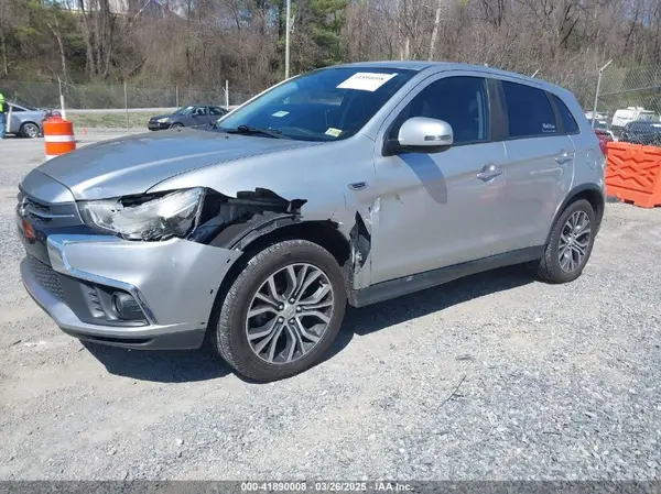 JA4AR3AU3JU016579 2018 MITSUBISHI OUTLANDER - Image 2