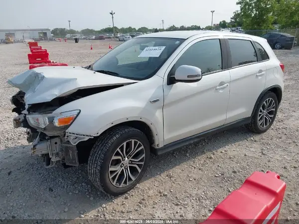 JA4AR3AU3JU016906 2018 MITSUBISHI OUTLANDER - Image 2