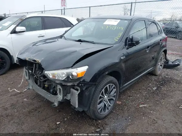 JA4AR3AU3JU019868 2018 MITSUBISHI OUTLANDER - Image 2