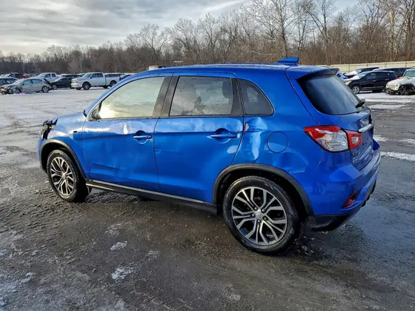 JA4AR3AU3JU020793 2018 MITSUBISHI OUTLANDER - Image 2