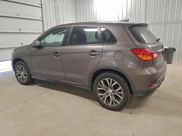 JA4AR3AU3JU022091 2018 MITSUBISHI OUTLANDER - Image 2