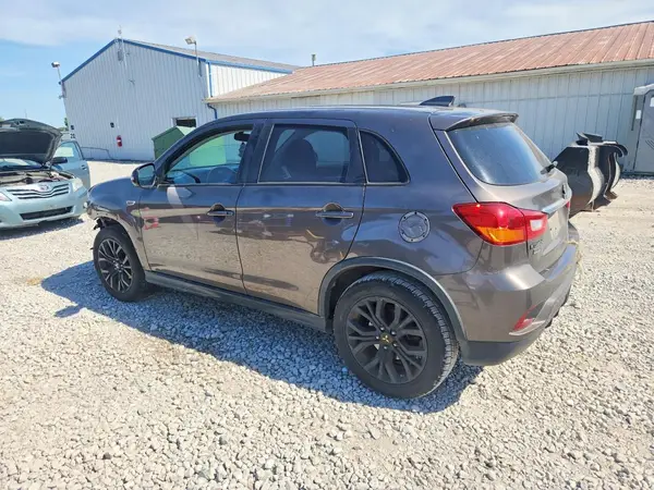 JA4AR3AU3JZ021834 2018 MITSUBISHI OUTLANDER - Image 2