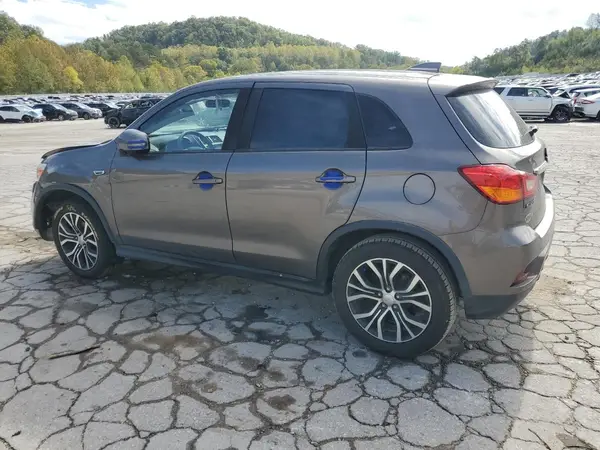 JA4AR3AU3JZ028945 2018 MITSUBISHI OUTLANDER - Image 2