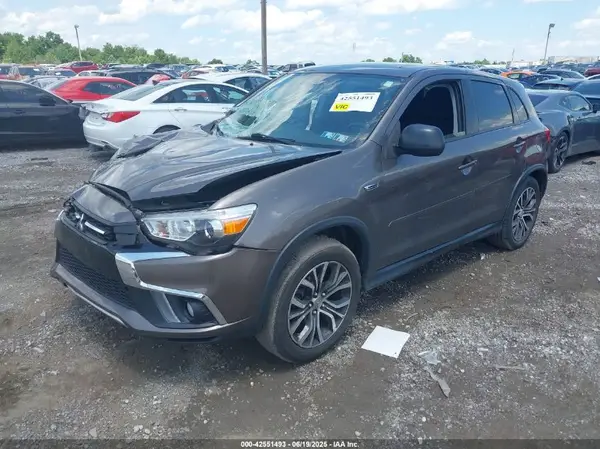 JA4AR3AU3KU004966 2019 MITSUBISHI OUTLANDER - Image 2