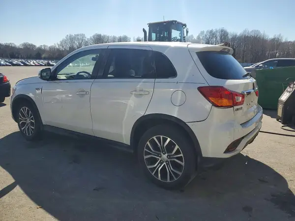 JA4AR3AU3KU023159 2019 MITSUBISHI OUTLANDER - Image 2