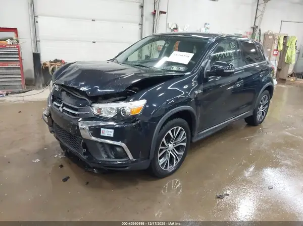 JA4AR3AU3KU028443 2019 MITSUBISHI OUTLANDER - Image 2