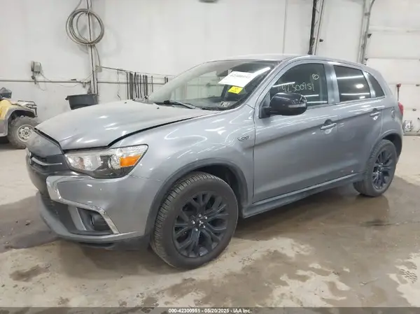 JA4AR3AU3KU028605 2019 MITSUBISHI OUTLANDER - Image 2