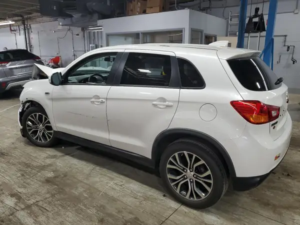 JA4AR3AU4HZ003756 2017 MITSUBISHI OUTLANDER - Image 2