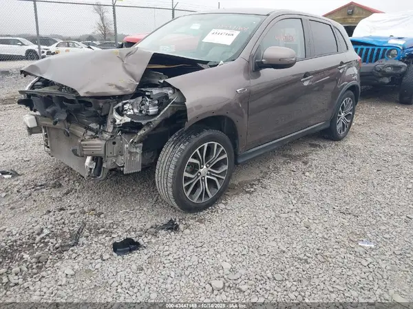 JA4AR3AU4HZ004633 2017 MITSUBISHI OUTLANDER - Image 2