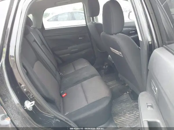 JA4AR3AU4HZ004681 2017 MITSUBISHI OUTLANDER - Image 8