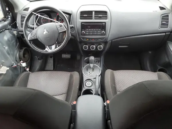 JA4AR3AU4HZ009458 2017 MITSUBISHI OUTLANDER - Image 8