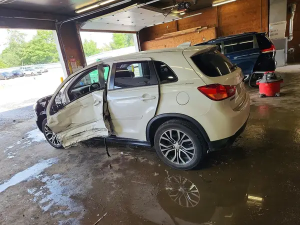 JA4AR3AU4HZ009959 2017 MITSUBISHI OUTLANDER - Image 2