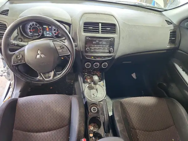 JA4AR3AU4HZ009959 2017 MITSUBISHI OUTLANDER - Image 8