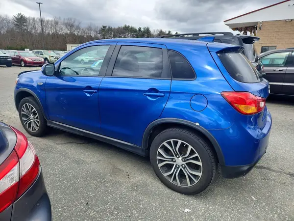 JA4AR3AU4HZ024817 2017 MITSUBISHI OUTLANDER - Image 2
