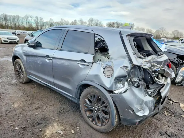 JA4AR3AU4HZ032481 2017 MITSUBISHI OUTLANDER - Image 2