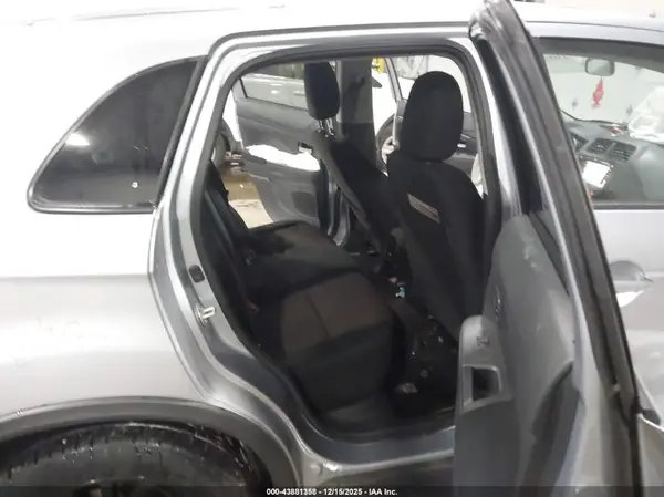 JA4AR3AU4HZ034585 2017 MITSUBISHI OUTLANDER - Image 8