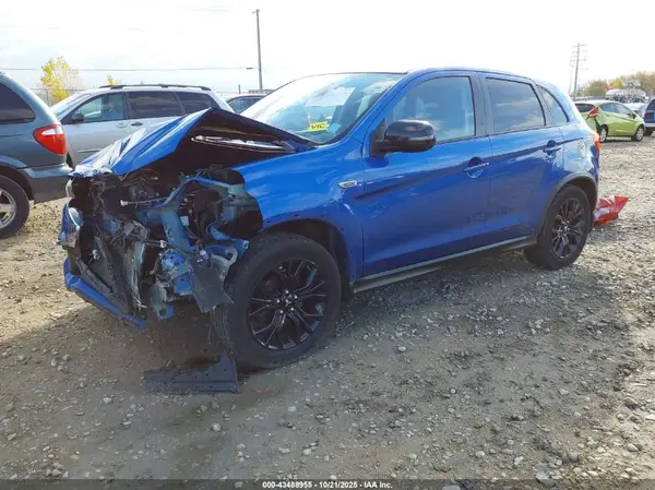 JA4AR3AU4HZ037387 2017 MITSUBISHI OUTLANDER - Image 2