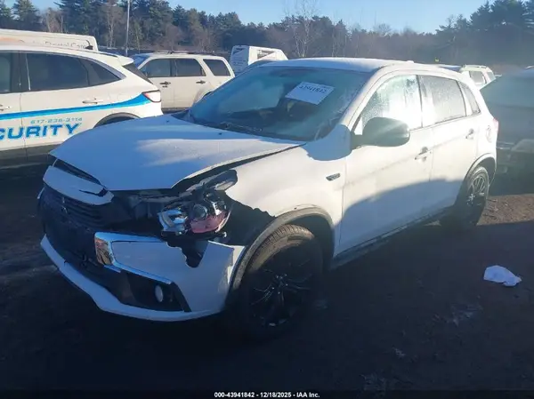 JA4AR3AU4HZ044677 2017 MITSUBISHI OUTLANDER - Image 2