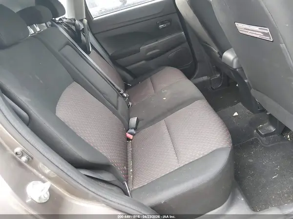 JA4AR3AU4HZ044954 2017 MITSUBISHI OUTLANDER - Image 8