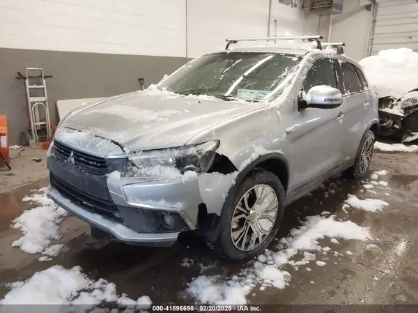 JA4AR3AU4HZ051158 2017 MITSUBISHI OUTLANDER - Image 2