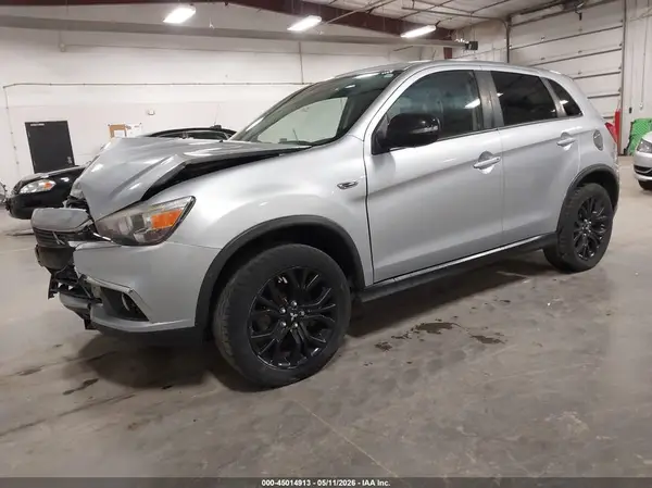 JA4AR3AU4HZ057347 2017 MITSUBISHI OUTLANDER - Image 2