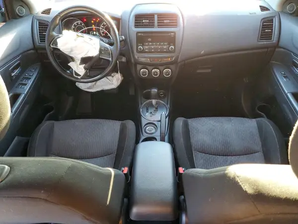 JA4AR3AU4HZ061575 2017 MITSUBISHI OUTLANDER - Image 8