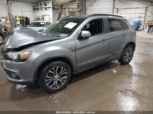 JA4AR3AU4HZ068011 2017 MITSUBISHI OUTLANDER - Image 2