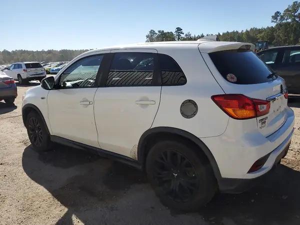 JA4AR3AU4JU003548 2018 MITSUBISHI OUTLANDER - Image 2