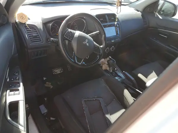 JA4AR3AU4JU003548 2018 MITSUBISHI OUTLANDER - Image 8