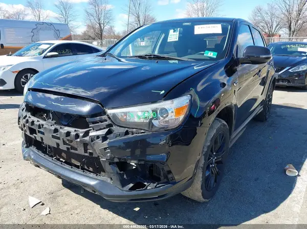 JA4AR3AU4JU003579 2018 MITSUBISHI OUTLANDER - Image 2