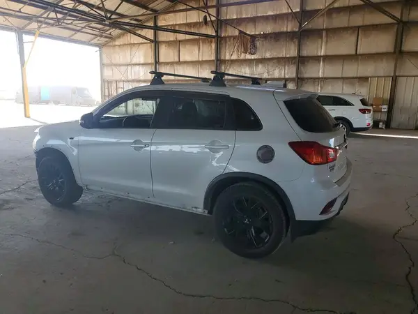 JA4AR3AU4JU007812 2018 MITSUBISHI OUTLANDER - Image 2