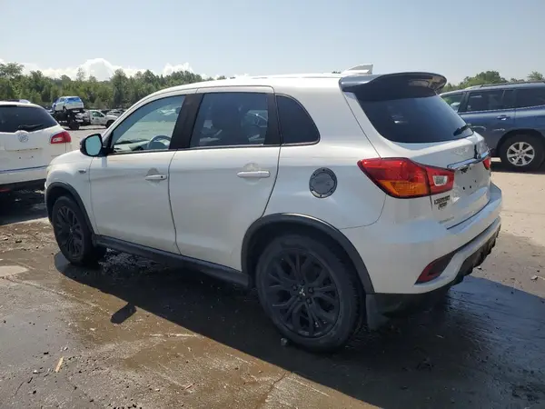 JA4AR3AU4JU008927 2018 MITSUBISHI OUTLANDER - Image 2