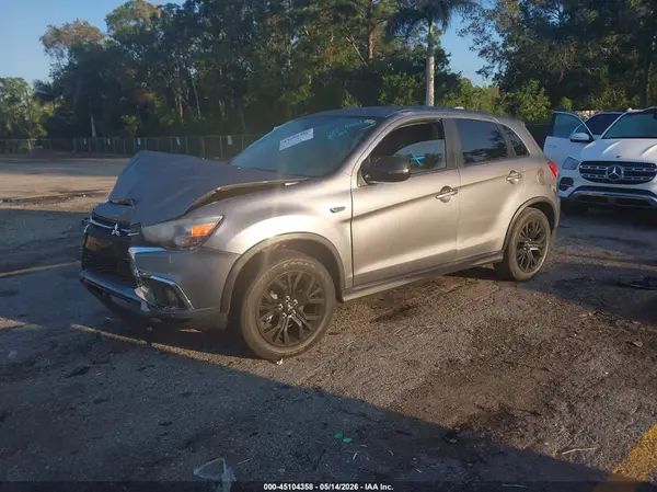 JA4AR3AU4JU011164 2018 MITSUBISHI OUTLANDER - Image 2